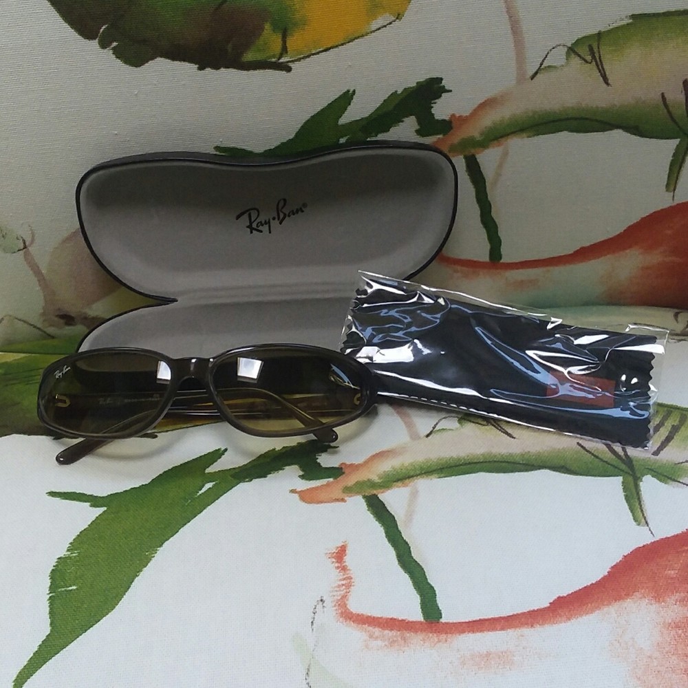BRAND NEW Ray ban stalker 904/16 wrap glasses